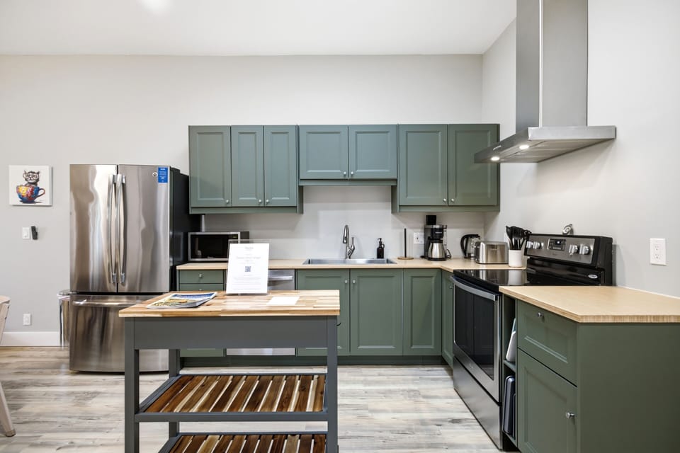 Fully Stocked Kitchen!