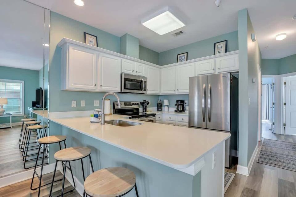 Efficient Cooking - Small, but well-equipped kitchen for an easy meal prep. 