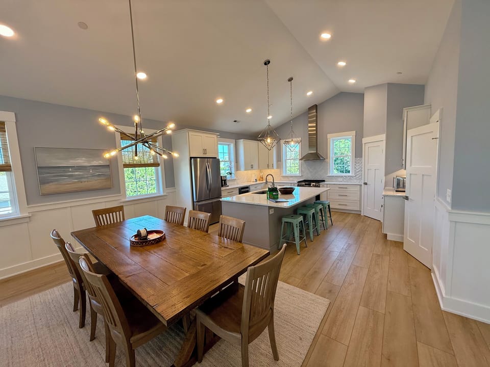Dining room looking into kitchen