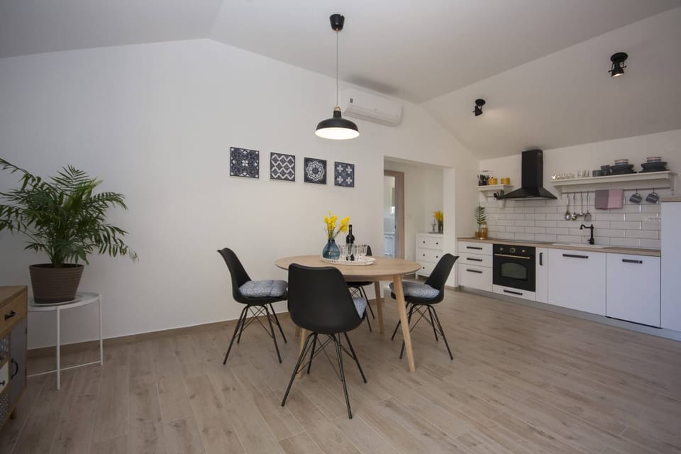 Apartment | Dining