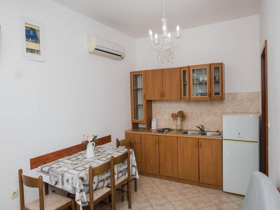 Apartment | Dining