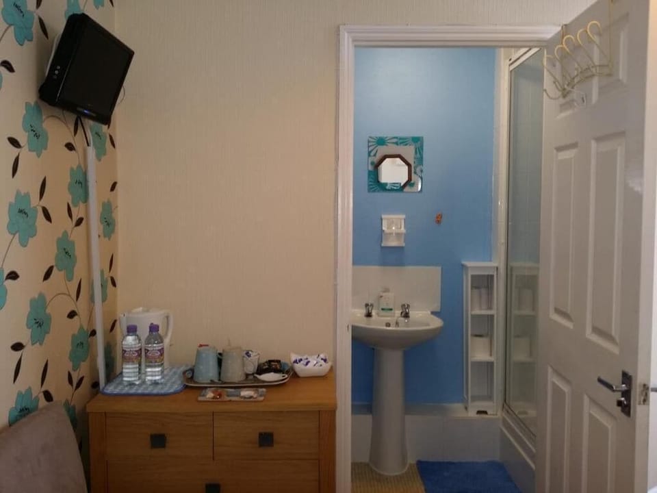 Double Room | Free WiFi, bed sheets