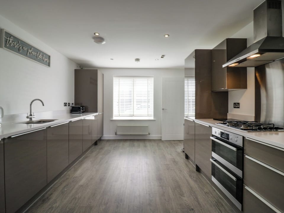 Fridge, microwave, dishwasher, toaster