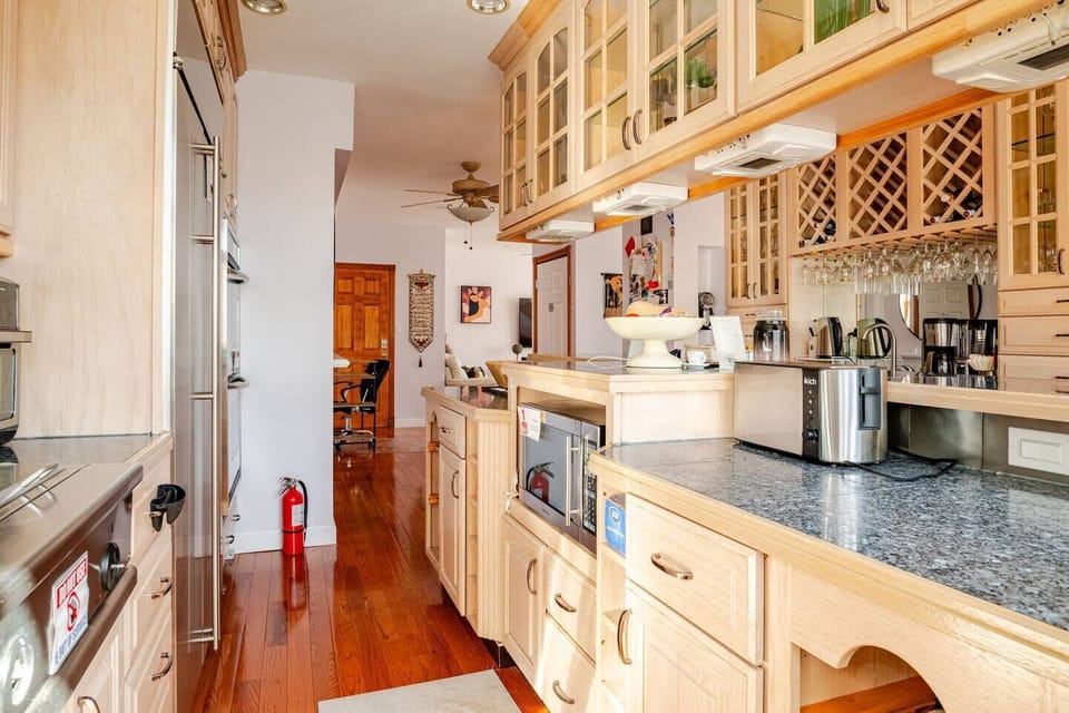 Fully equipped Kitchen with plenty of space to cook.