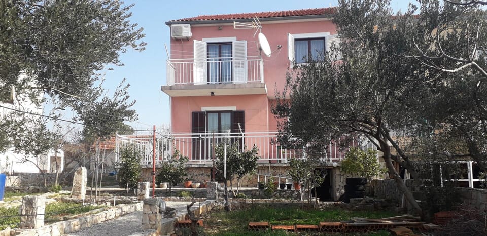 Apartment | Garden