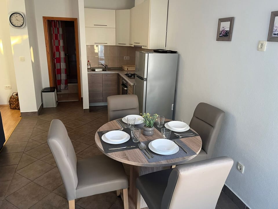 Apartment | Dining