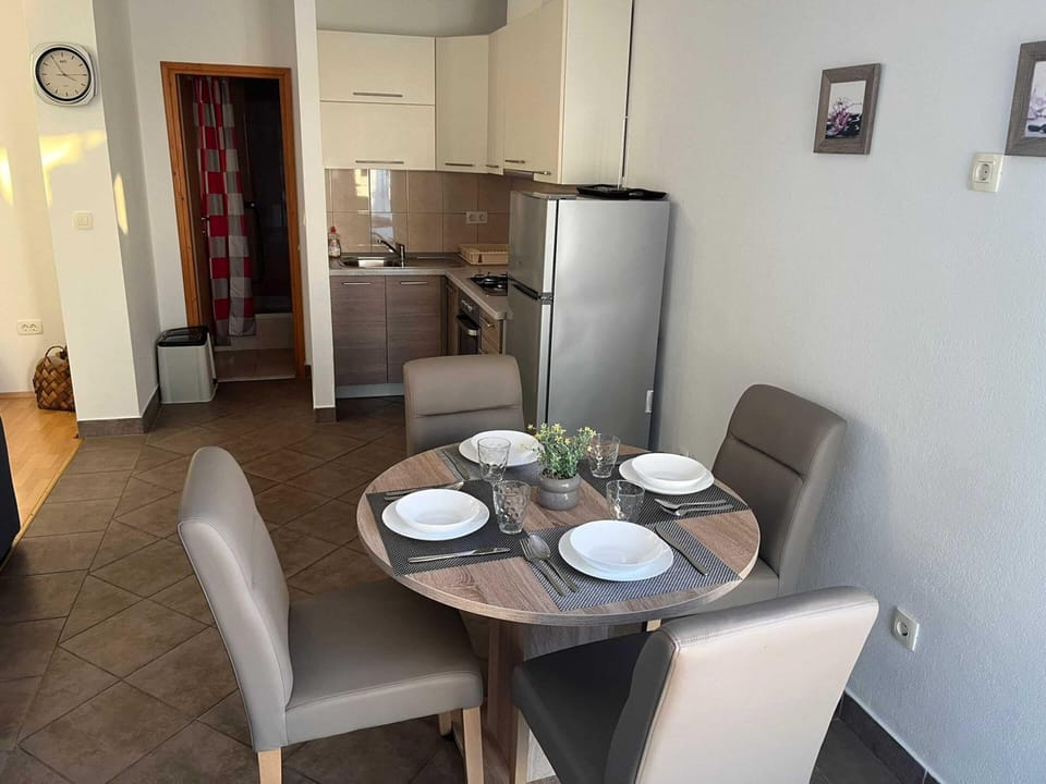 Apartment | Dining
