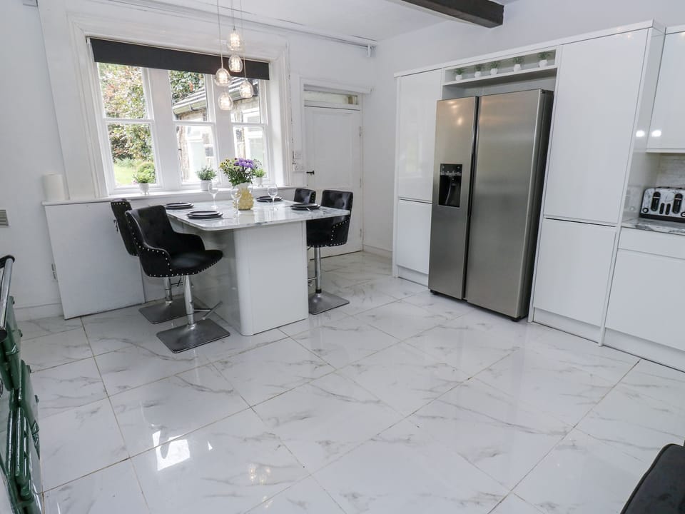 Cottage | Dining