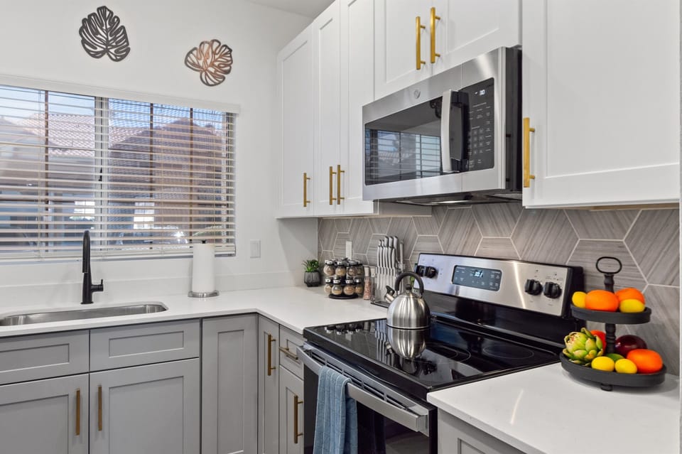 Chic and bright kitchen, perfect for cooking.