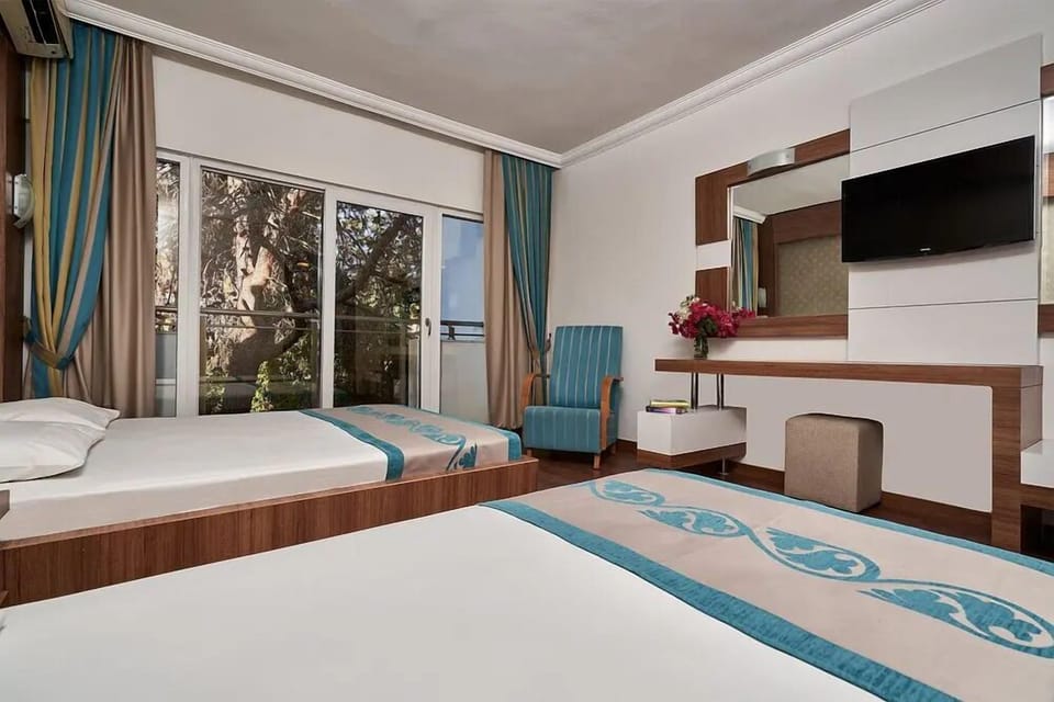 Premium bedding, minibar, soundproofing, bed sheets
