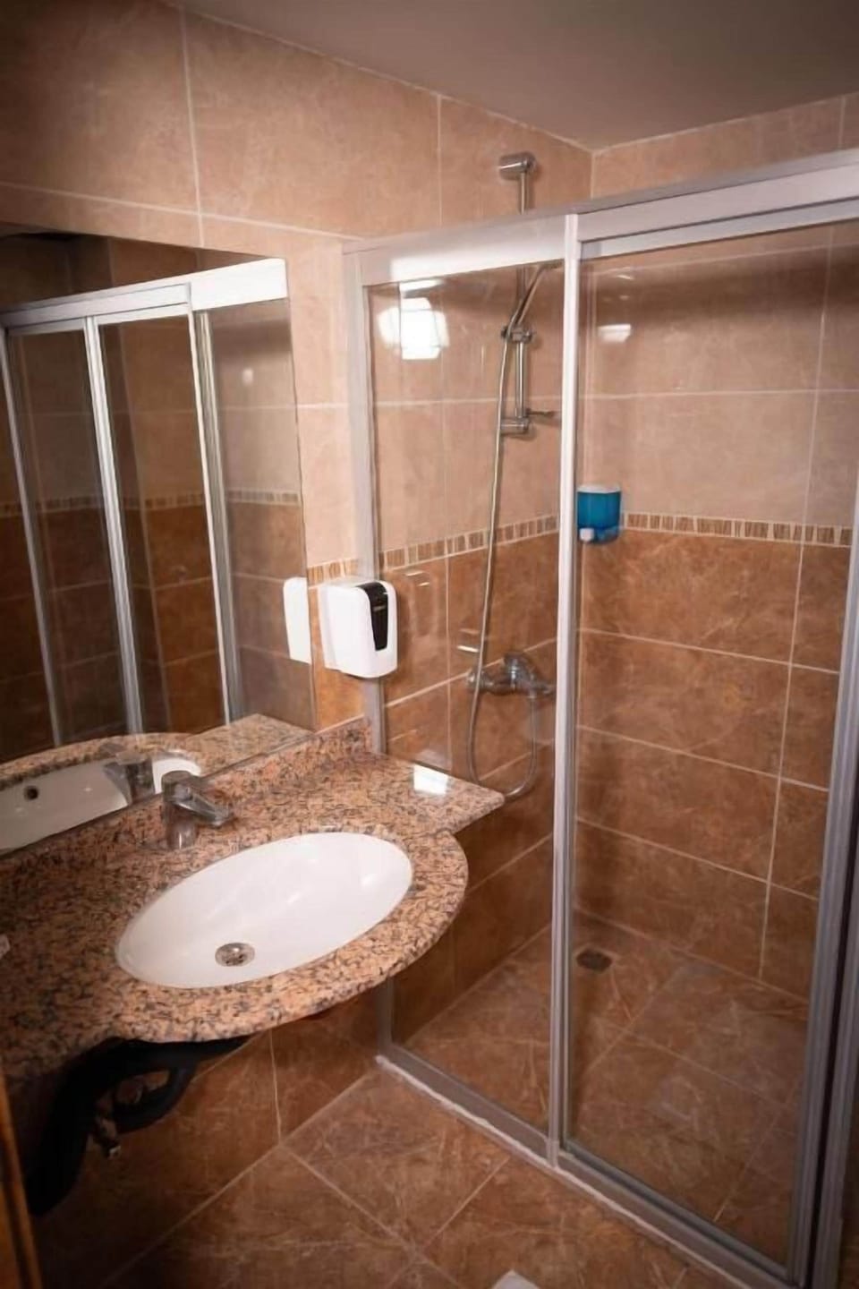 Deluxe Room, Pool View | Bathroom | Shower, free toiletries, hair dryer, towels