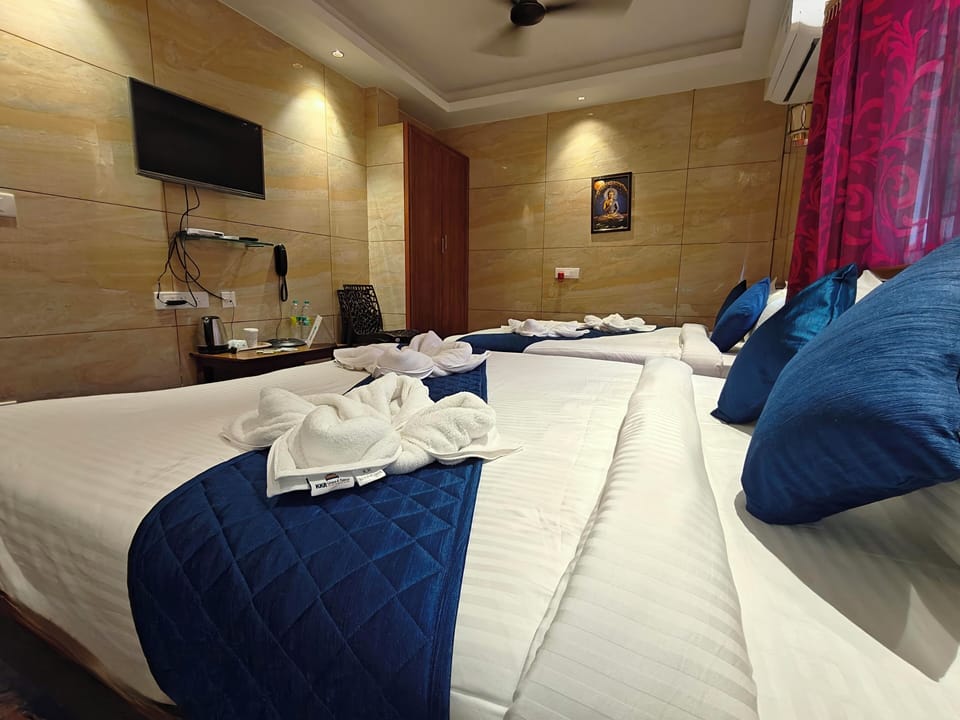 Family Quadruple Room | Desk, laptop workspace, soundproofing, bed sheets