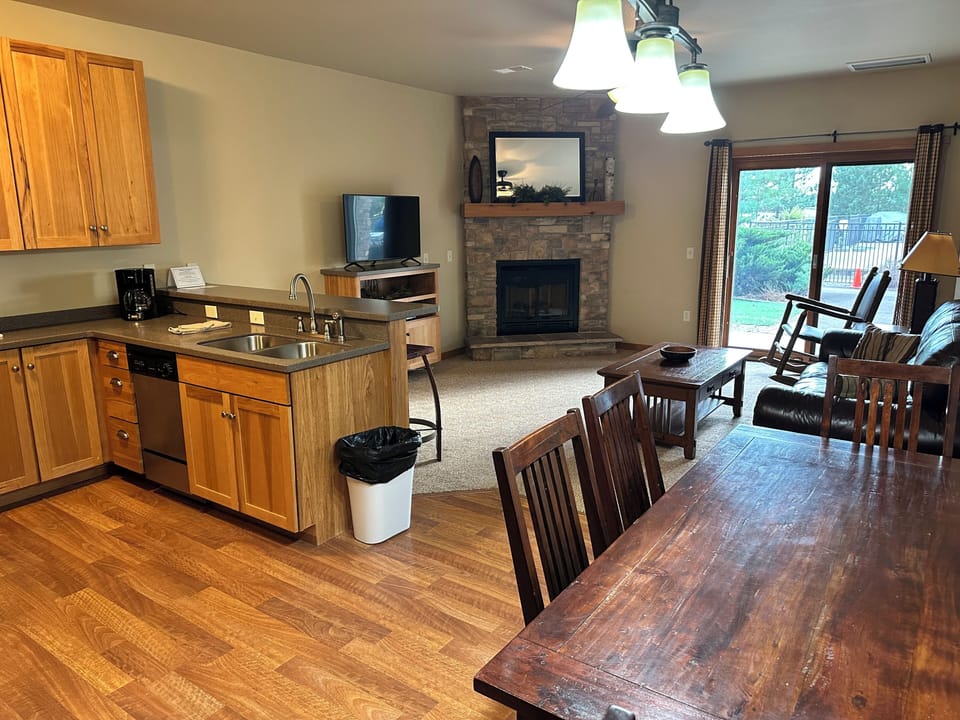 KITCHEN/LIVING ROOM -SUIT SIDE
