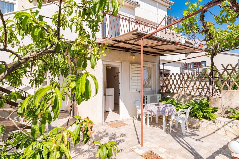 Apartment | Outdoor dining
