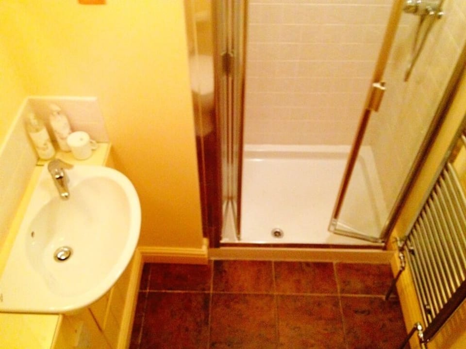 Double Room, Ensuite | Bathroom | Shampoo