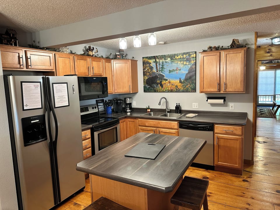 KITCHEN WITH ISLAND