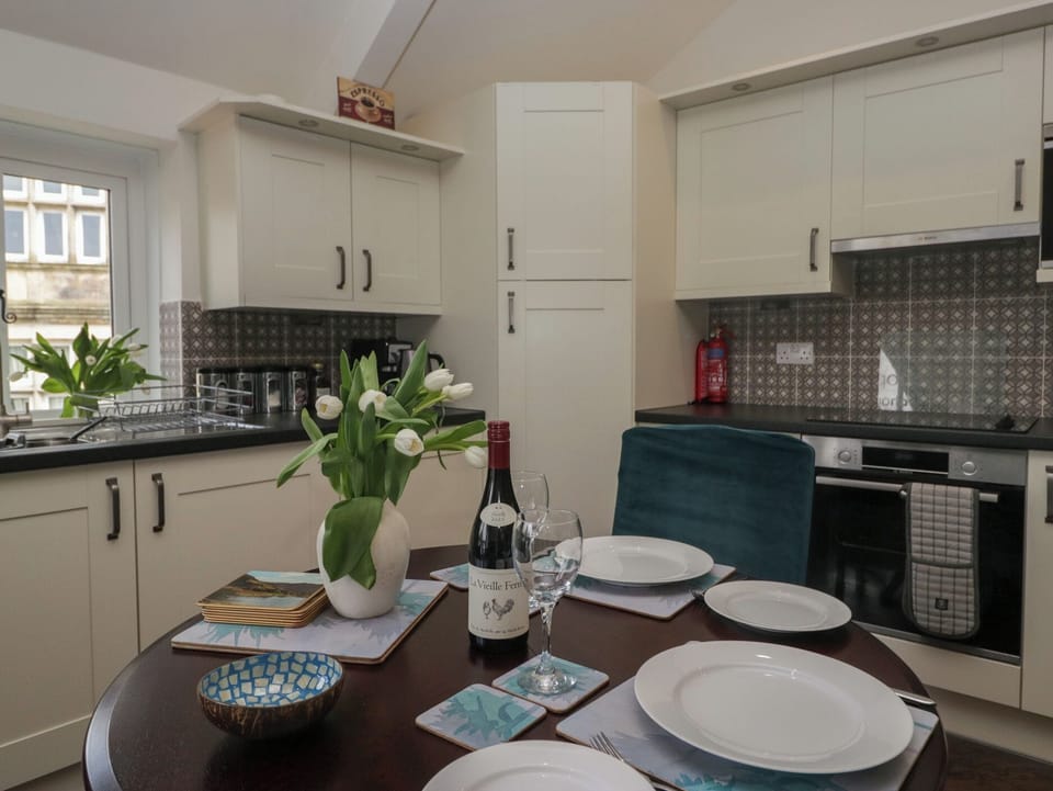Cottage | Private kitchen | Fridge, microwave, cookware/dishes/utensils
