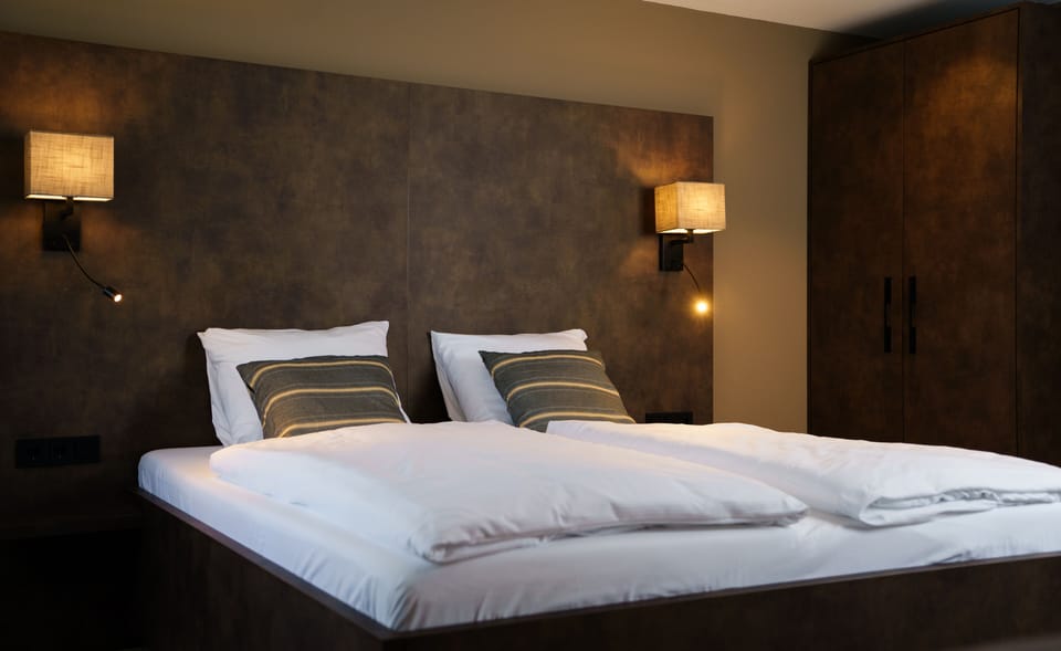 Junior Suite | Minibar, in-room safe, desk, cribs/infant beds