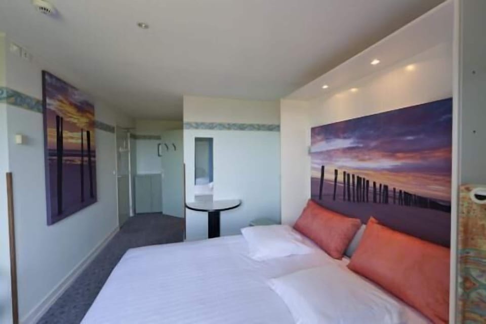 xxx | Cribs/infant beds, rollaway beds, free WiFi, bed sheets