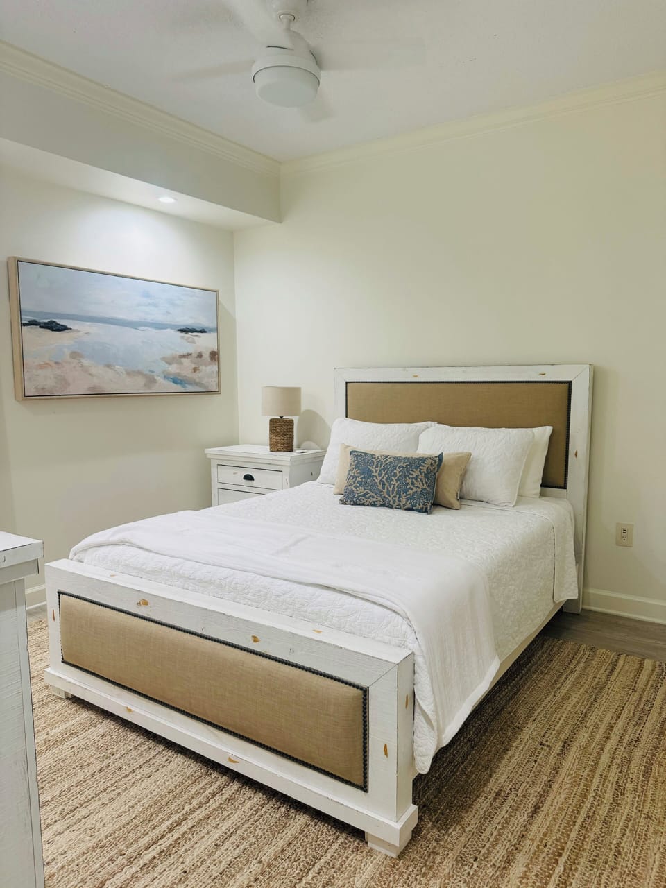 Bedroom with Queen size bed
