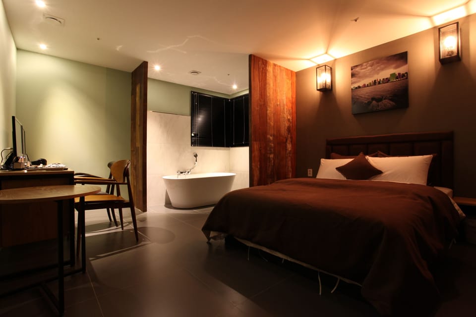 Premium Room | Desk, soundproofing, free WiFi