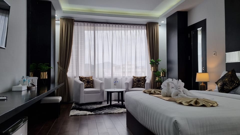 Signature Twin Room | Desk, WiFi (free)