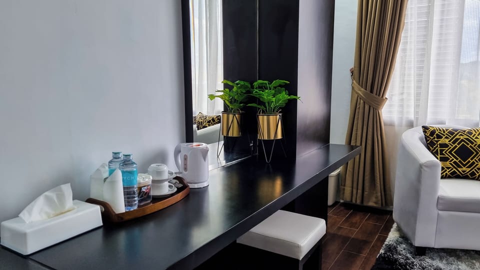 Signature Twin Room | Desk, WiFi (free)