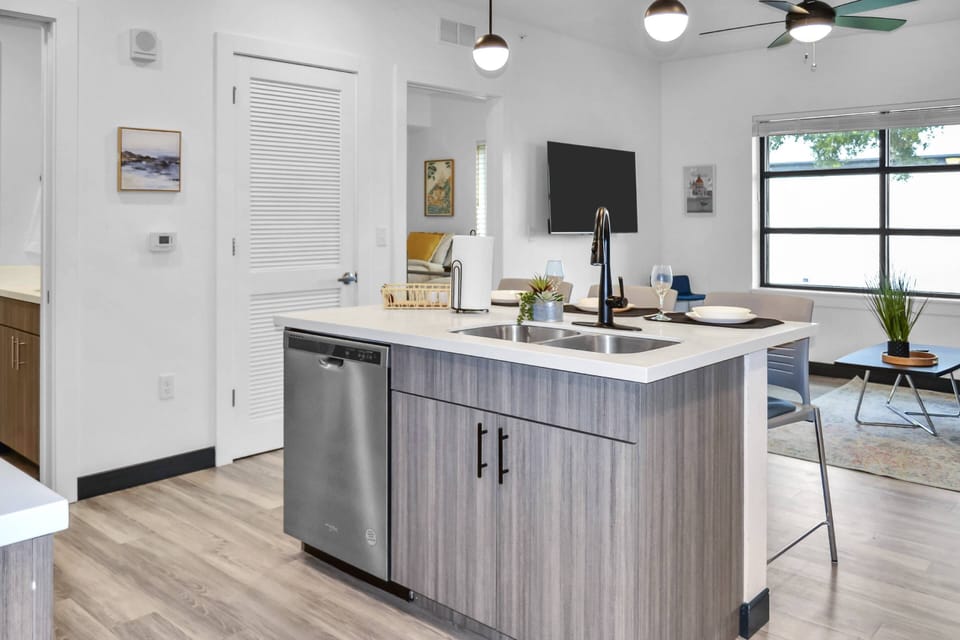 Open living space to enjoy time with family & friends!