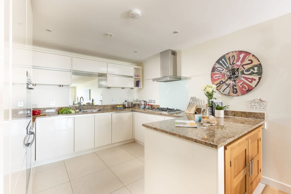 Kitchen, Oven, Hob-15 The Sands