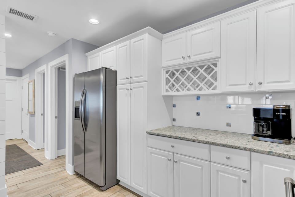 Fully equipped kitchen.