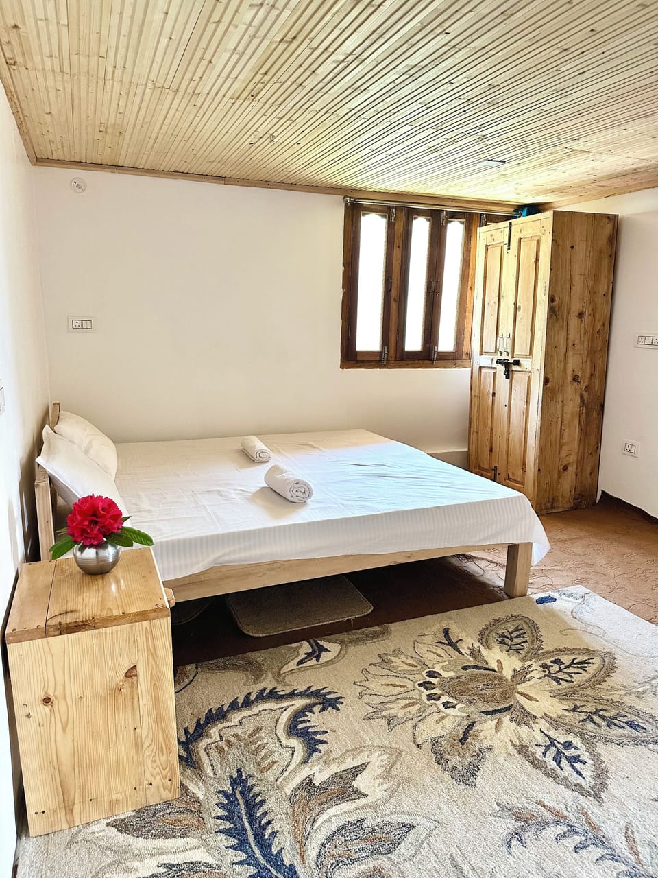 Desk, laptop workspace, free WiFi, bed sheets