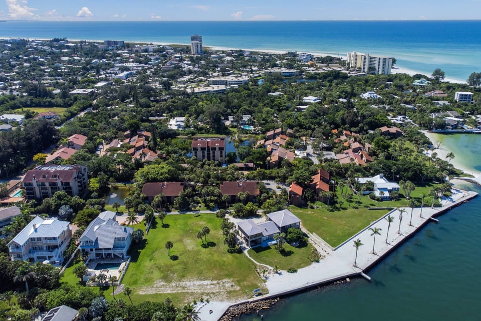 Blue water, white sand, and green Palms: book your stay today!