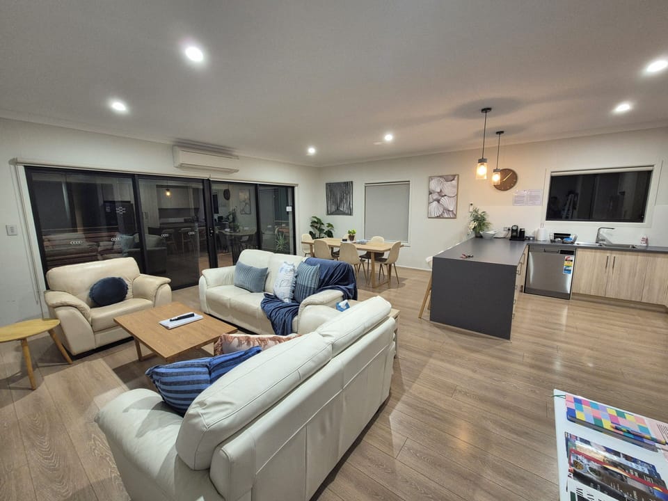 Large Open Plan Living/Kitchen/Meals