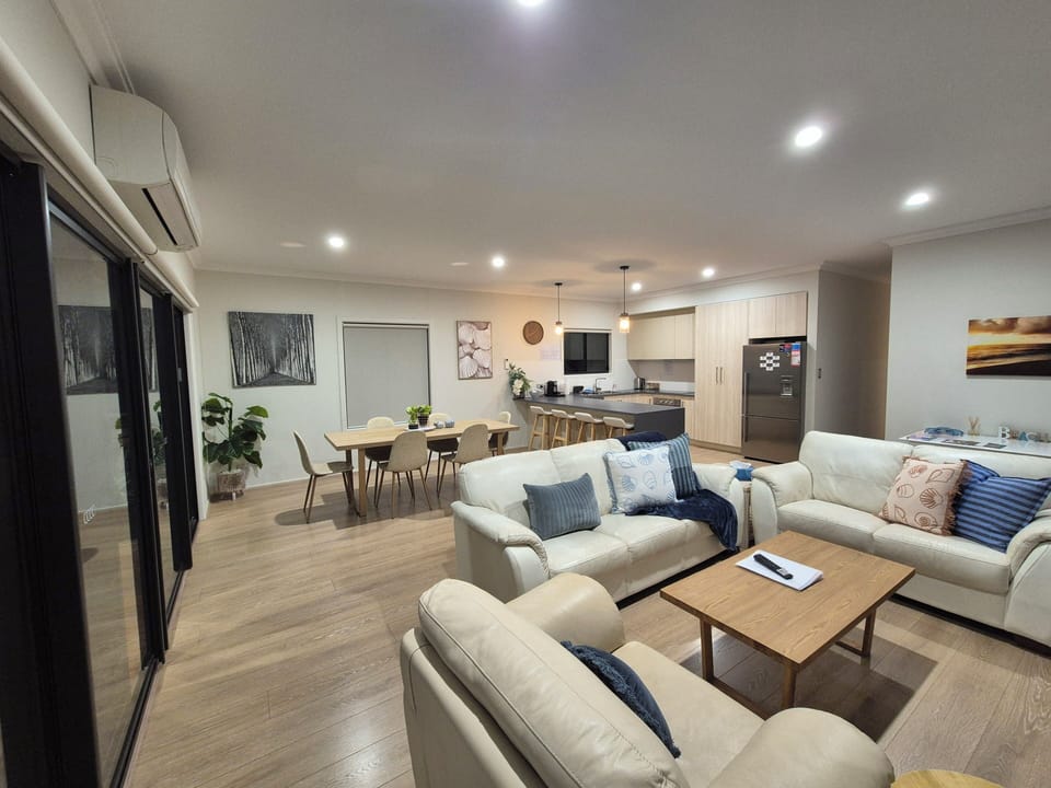 Large Open Plan Living/Kitchen/Meals