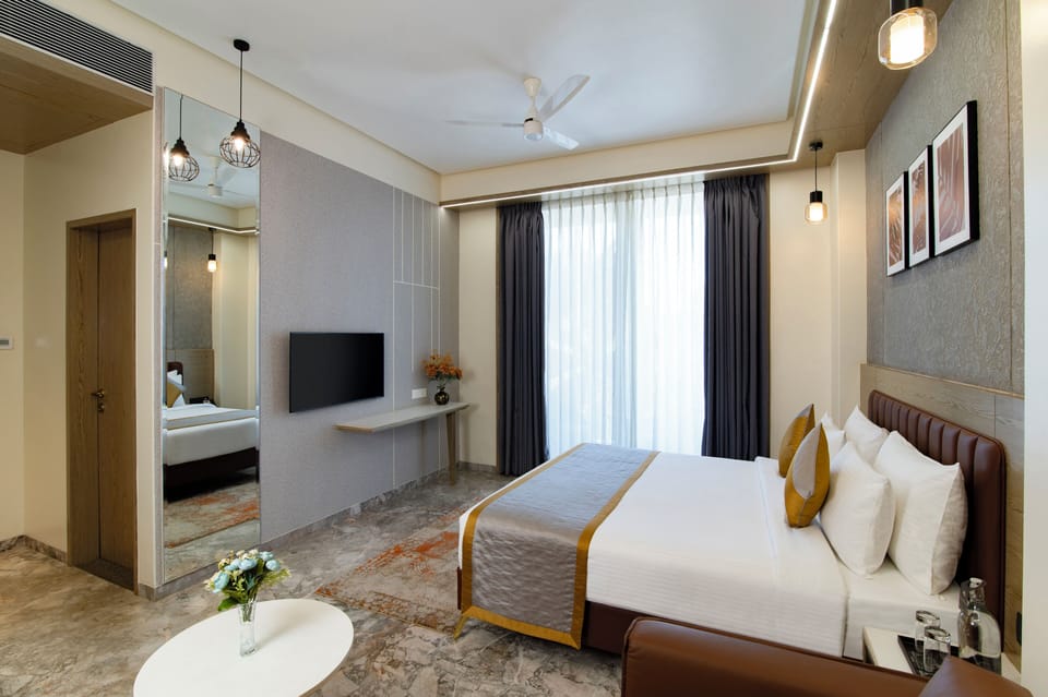 Premium Room | Laptop workspace, free WiFi