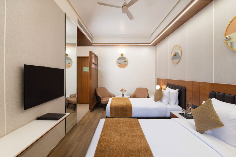Executive Room | Laptop workspace, free WiFi