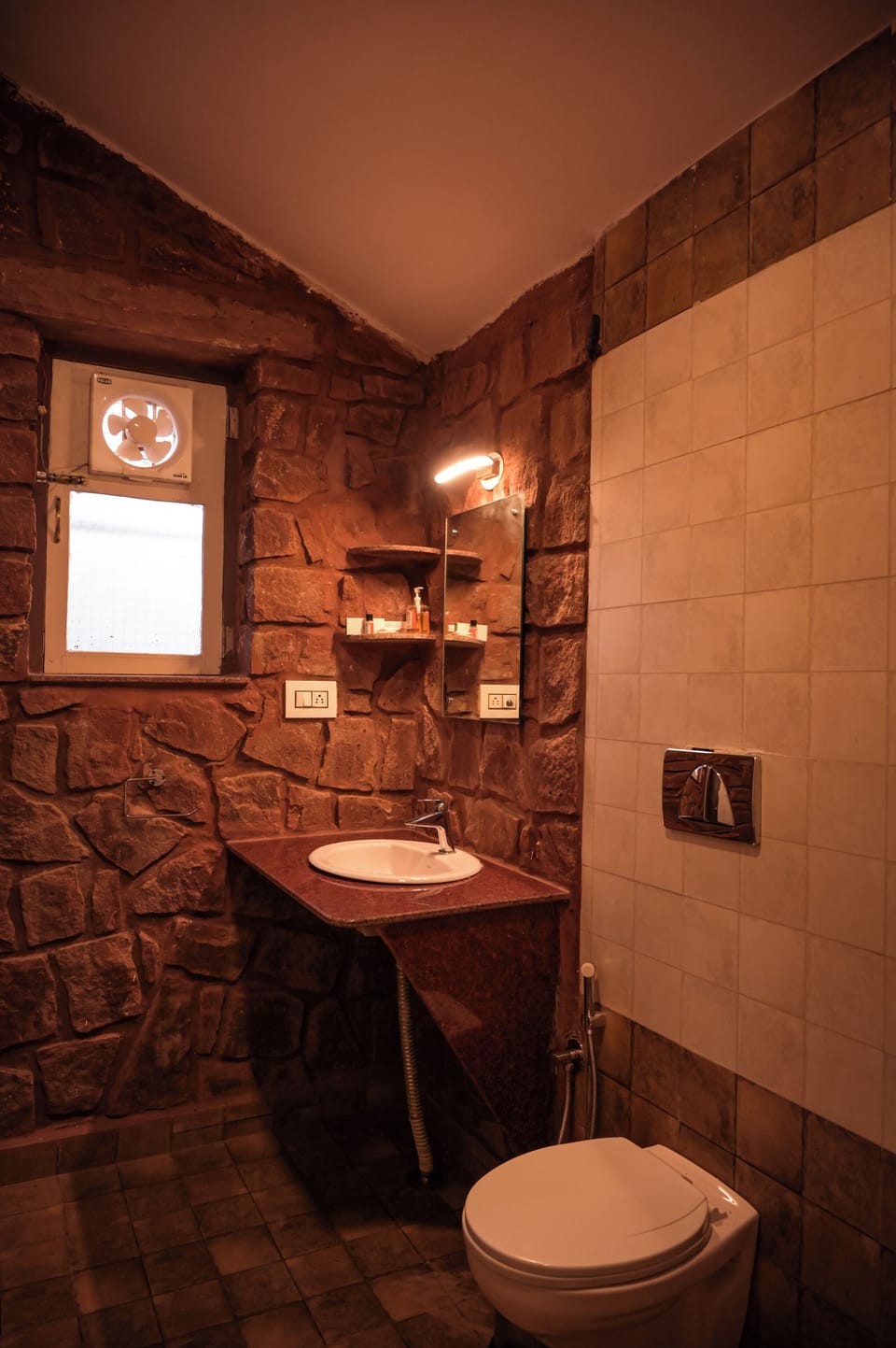 Deluxe Double or Twin Room, Balcony | Bathroom | Shower, free toiletries, hair dryer, slippers