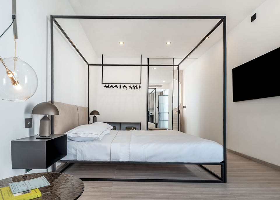 Aqua | Blackout drapes, free WiFi