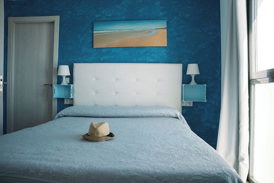Double room 7 with sea view from the bed | Soundproofing, free WiFi