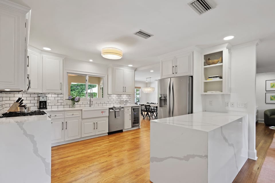 Chef's kitchen with large peninsula