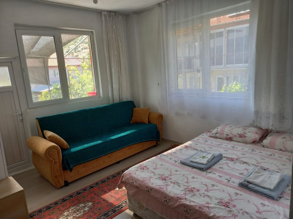Standard Room, Lake View | Bed sheets