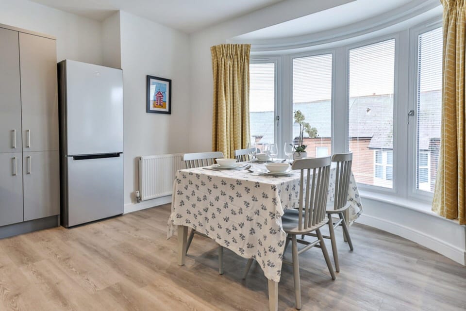 Apartment | Dining