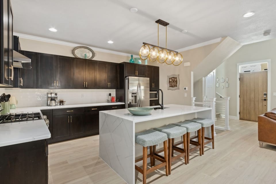 Chef's Kitchen with Large Kitchen Island | Bar Seating for 4!