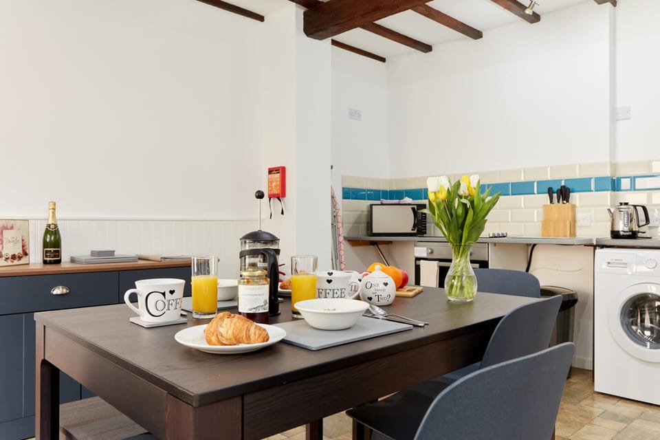 Cottage | Dining