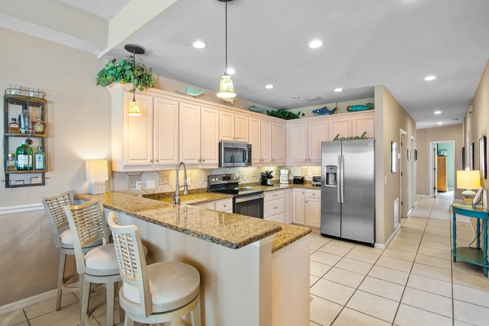 Fully Equipped Kitchen, Breakfast Bar