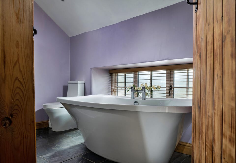 Cozy Cottage in the Heart of Buxton, No Deposit Cottage in High Peak District