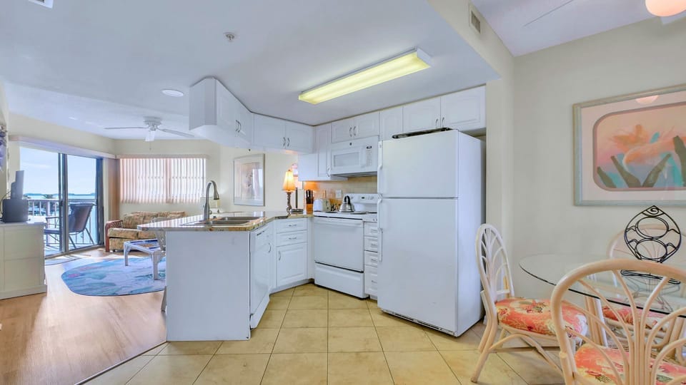 Sunrise Resort 302 Kitchen