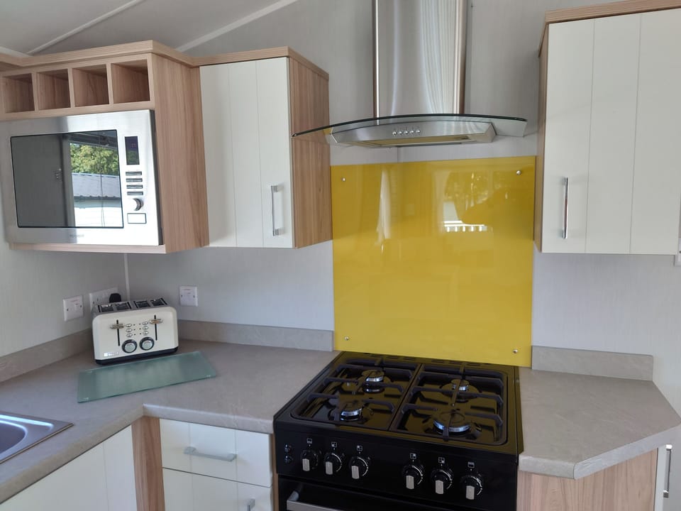 Comfort Mobile Home, 2 Bedrooms, Non Smoking, Lake View | Private kitchen | Full-size fridge, microwave, oven, stovetop