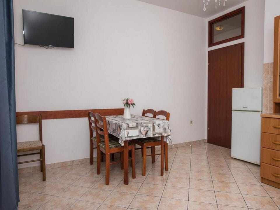 Apartment | Dining