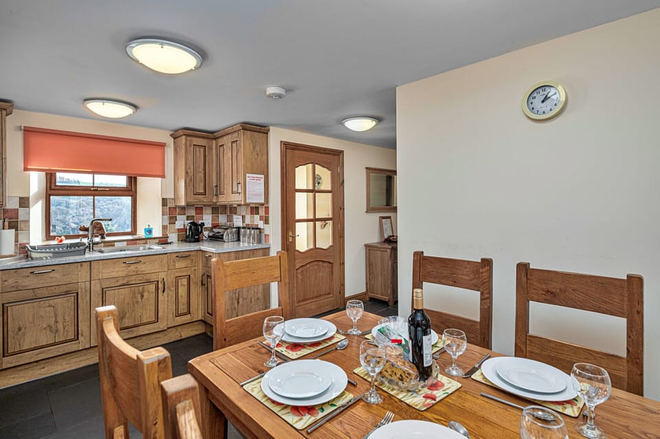 Cottage | Dining